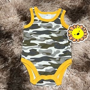 CJP Baby camouflage onesie size 0-3 months